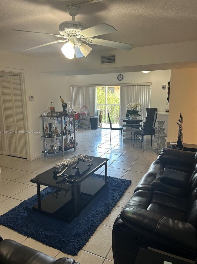 Foto del edificio - 17000 NW 67th Ave