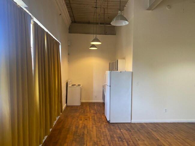 Building Photo - 1415 Kemper St