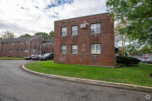 Building Photo - Valley Park Estates