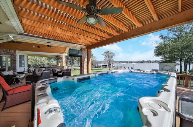 Foto del edificio - 9698 E Shore Dr