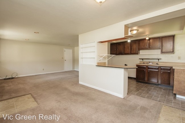Building Photo - 3 br, 1 bath House - 1513 W Stroop Rd
