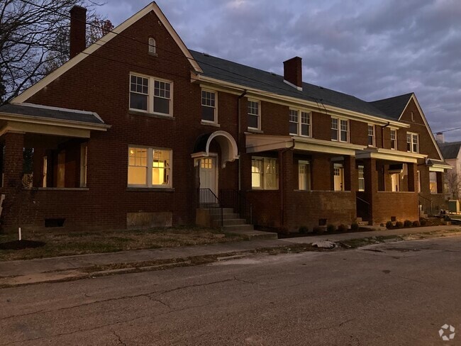 Building Photo - 806 Grant St