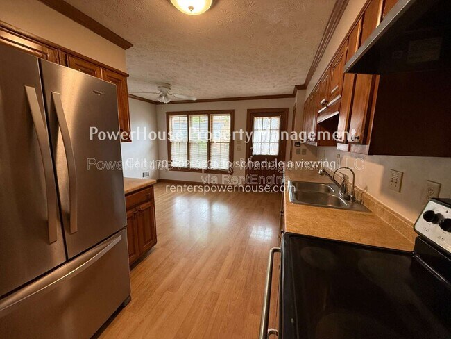 Foto del edificio - 3209 Henderson Walk