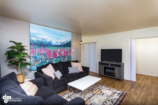 Foto del edificio - 76th Ave Duplex