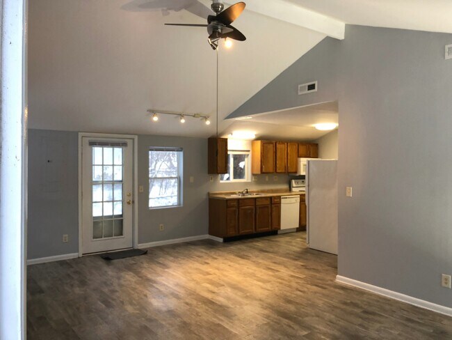 Foto del edificio - One bedroom home,.Green Township, pet friendly