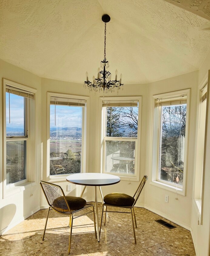 4958 Pioneer Rd, Medford, OR 97501 House Rental in Medford, OR