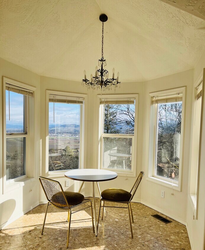 4958 Pioneer Rd, Medford, OR 97501 House Rental in Medford, OR