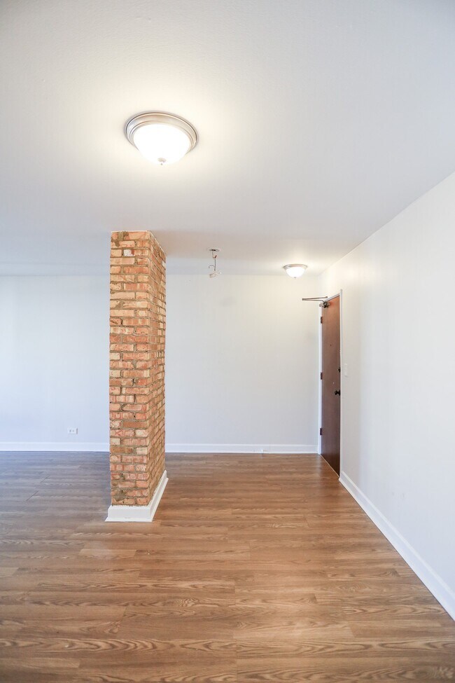 Foto del edificio - 1775 W Highland Ave