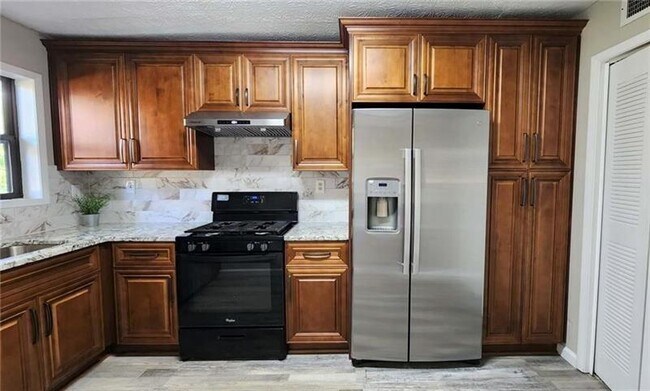 Building Photo - 401 Park Ridge Cir