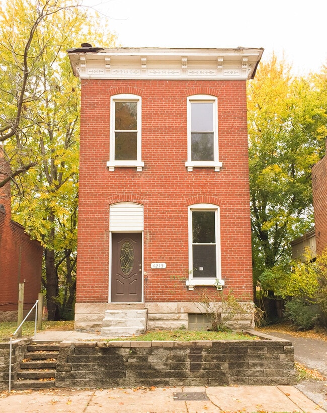 Building Photo - 4215 Iowa Ave