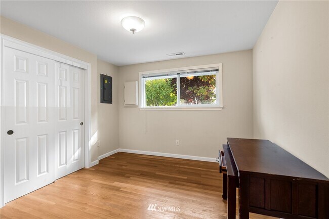 Building Photo - 10617 17th Ave SW