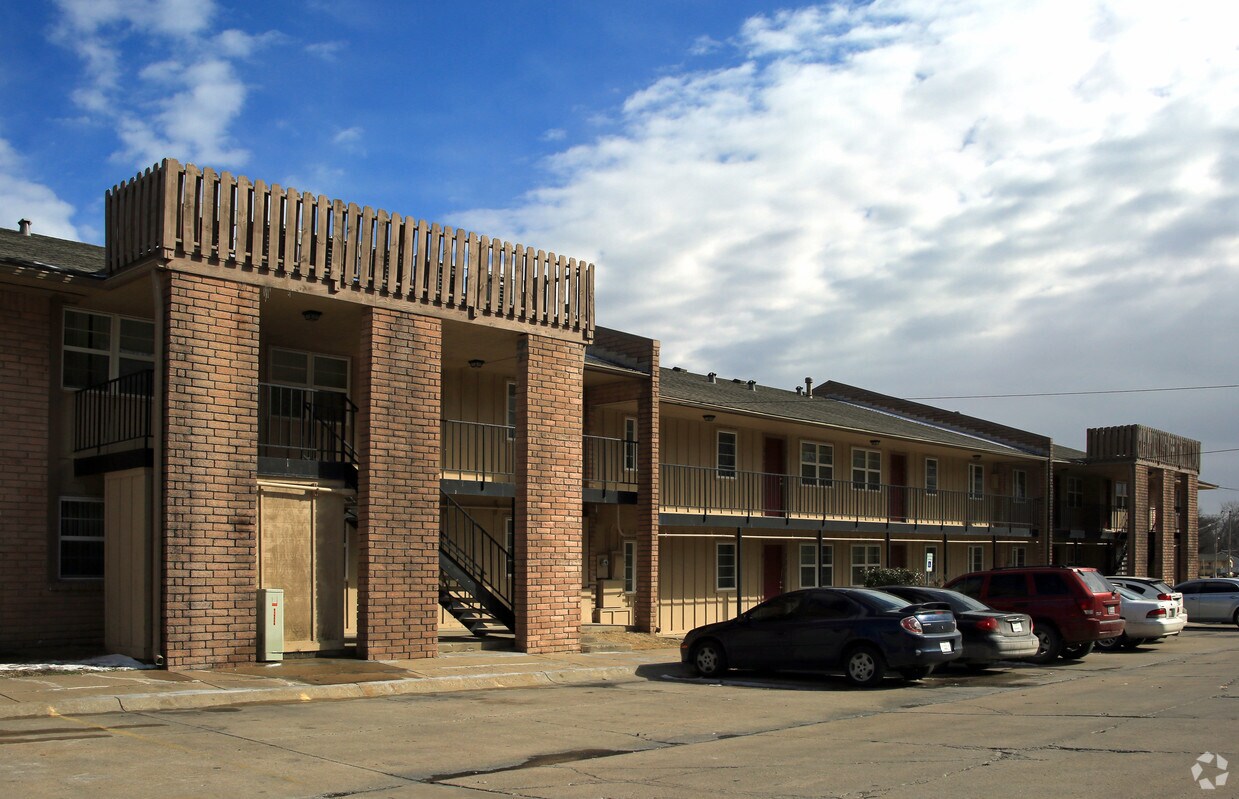 Brookhaven Plaza Apartments Apartments in Bartlesville, OK