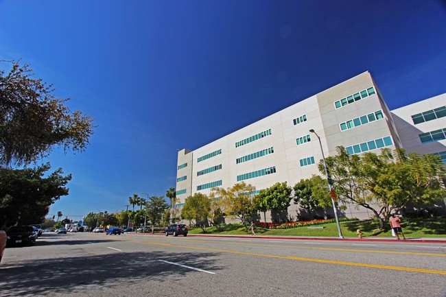 Building Photo - 6030 Cadillac Ave