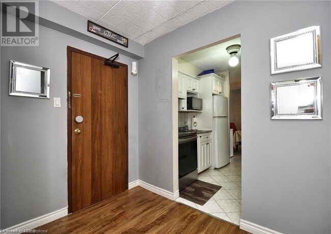 Building Photo - 71 Vanier Dr