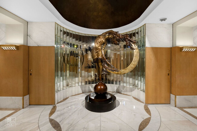 Building Photo - 111 E Chestnut St