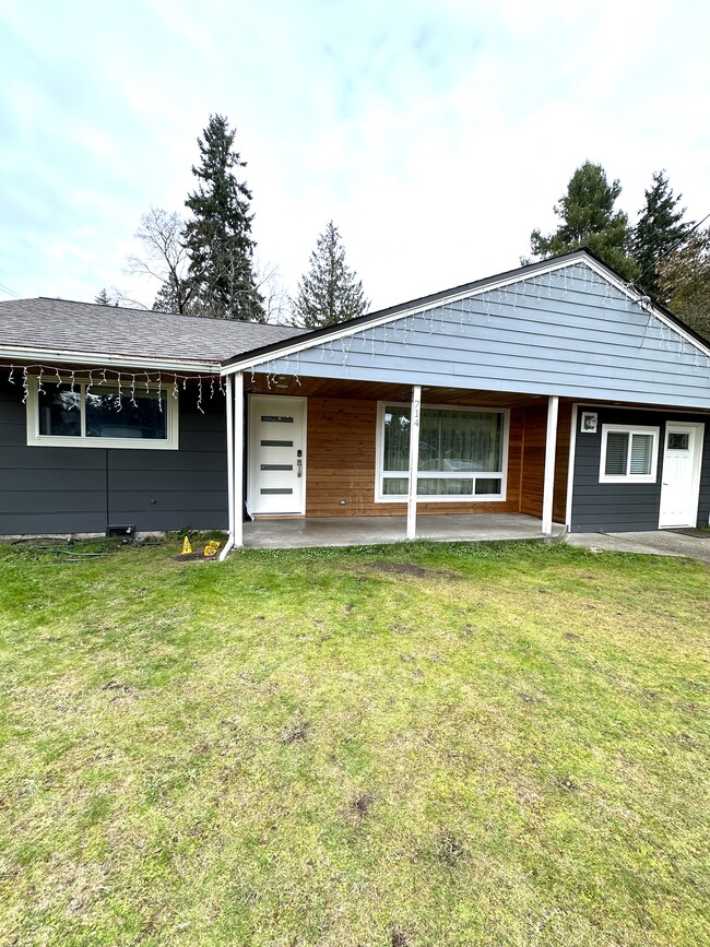 Building Photo - 714 N 179th St