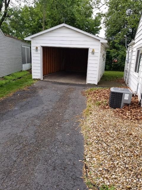 Foto del edificio - 3064 Louise Ln