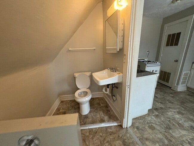 Building Photo - 10707 Hampden Ave