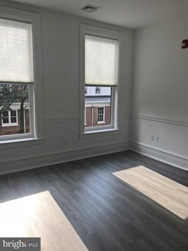 Foto del edificio - 19 N Duke St