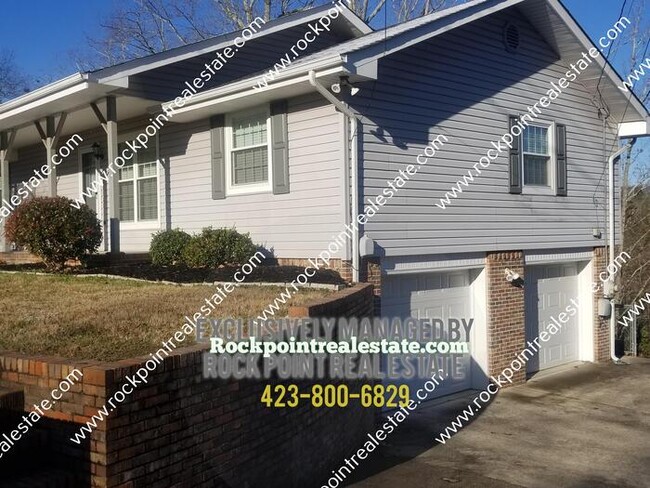 Building Photo - Stunning Home in Hixson A Must See!