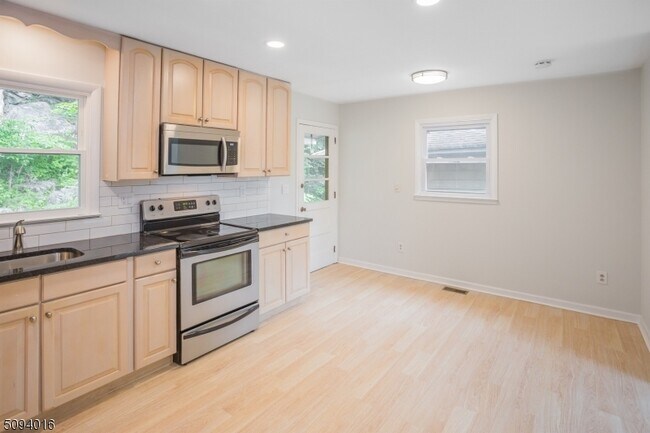 Building Photo - 129 Lackawanna Dr