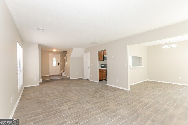 Building Photo - 3020 Linden Dr