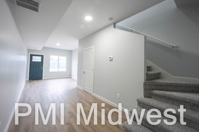 Foto del edificio - "Charming 2-Bedroom Gem with 1.5 Baths on East Michigan Street – A Cozy 949 Sq. Ft. Haven in Indi...