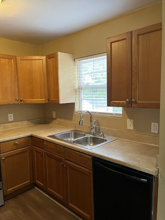 Foto del edificio - Check this 3bd/2bth. Priced to move!