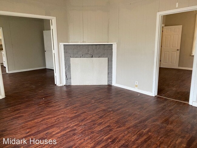 Building Photo - 3 br, 1 bath House - 2620 Broadway Court