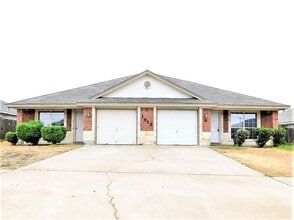 Building Photo - 1913 Charleston Ct