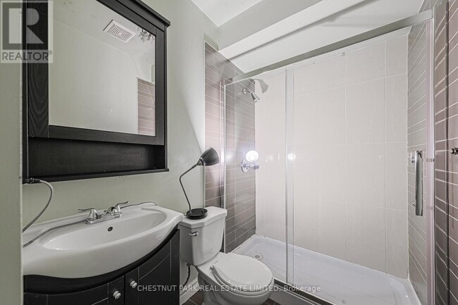 Building Photo - 650A Queen St W