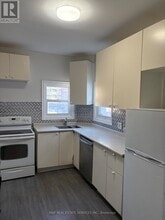 Building Photo - 15 Wallace St