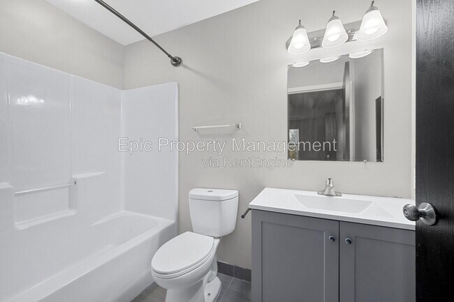 Building Photo - 9200 Charlotte Ct