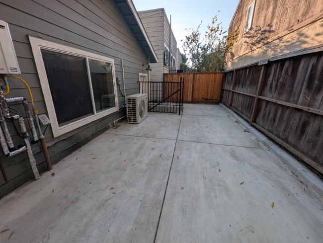 Building Photo - 438 48th St