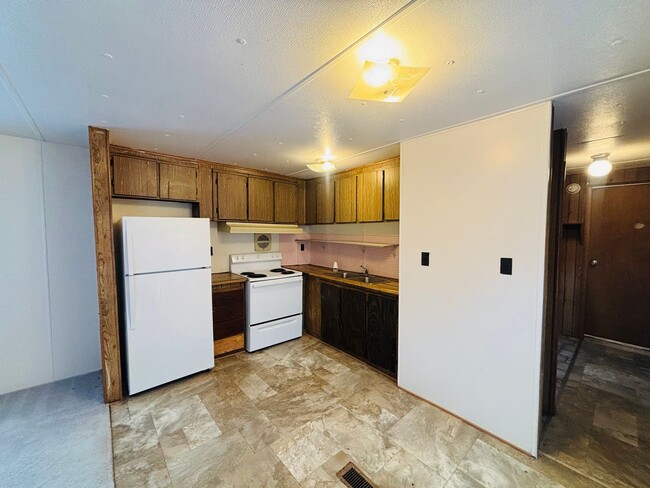 Building Photo - Mobile Home