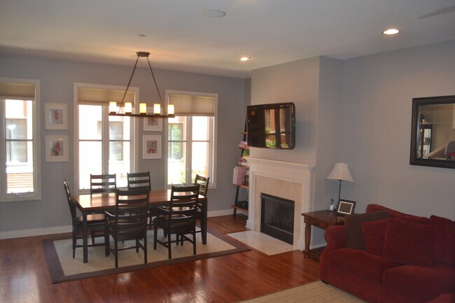 Foto del edificio - 1117 W Monroe St