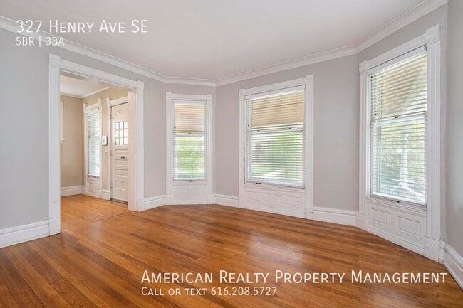 Foto del edificio - 327 Henry Ave SE