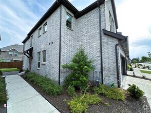 Building Photo - 1347 Hill Country Pl