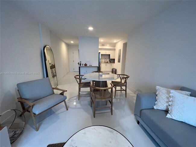 Foto del edificio - 10950 NW 82nd St