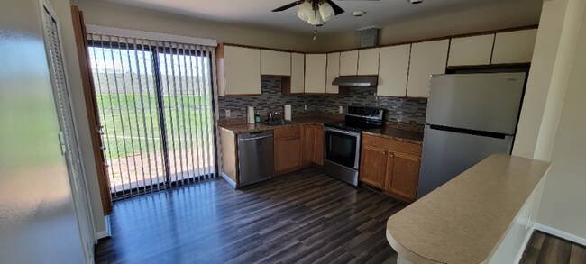 Building Photo - 21891 Grandy St