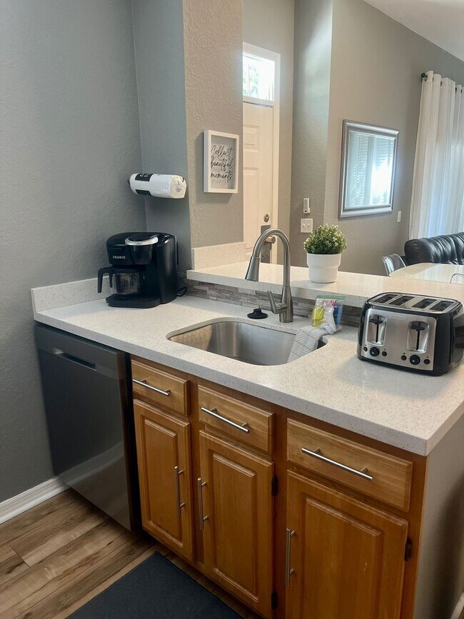 Foto del edificio - 4-bedroom, 3-bathroom townhouse in Kissimmee !