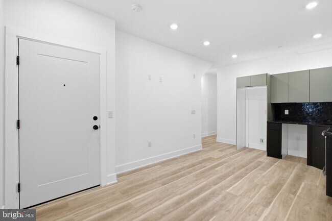 Building Photo - 349 N 62nd St
