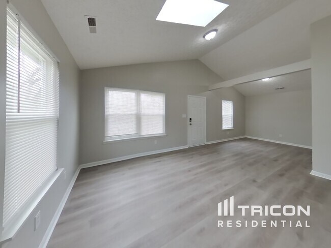 Building Photo - 5762 Pike Pkwy