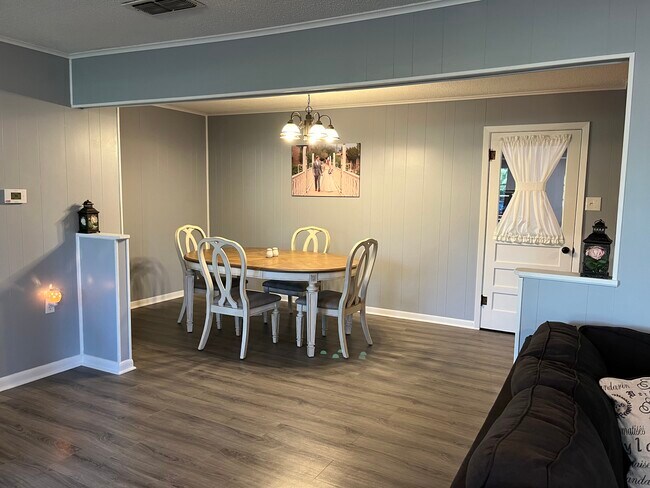 Foto del edificio - 6169 Farm to Market Rd 2011