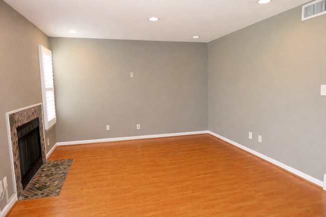 Building Photo - 1717 Ascot Way