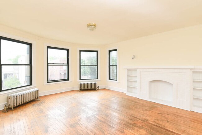 Foto del edificio - 2338 N Spaulding Ave