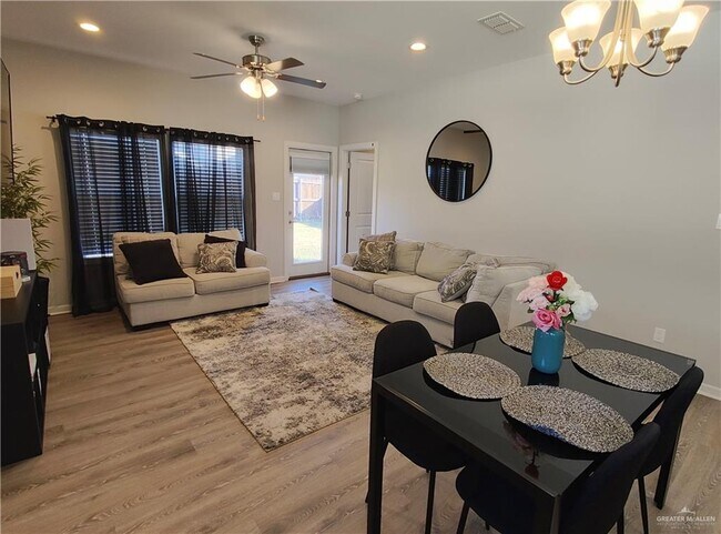 Building Photo - 1405 E Sonador Dr S