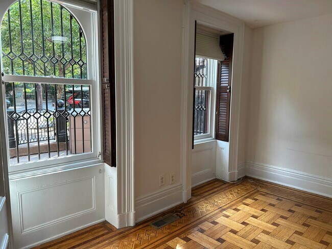 Building Photo - 268 Montgomery St