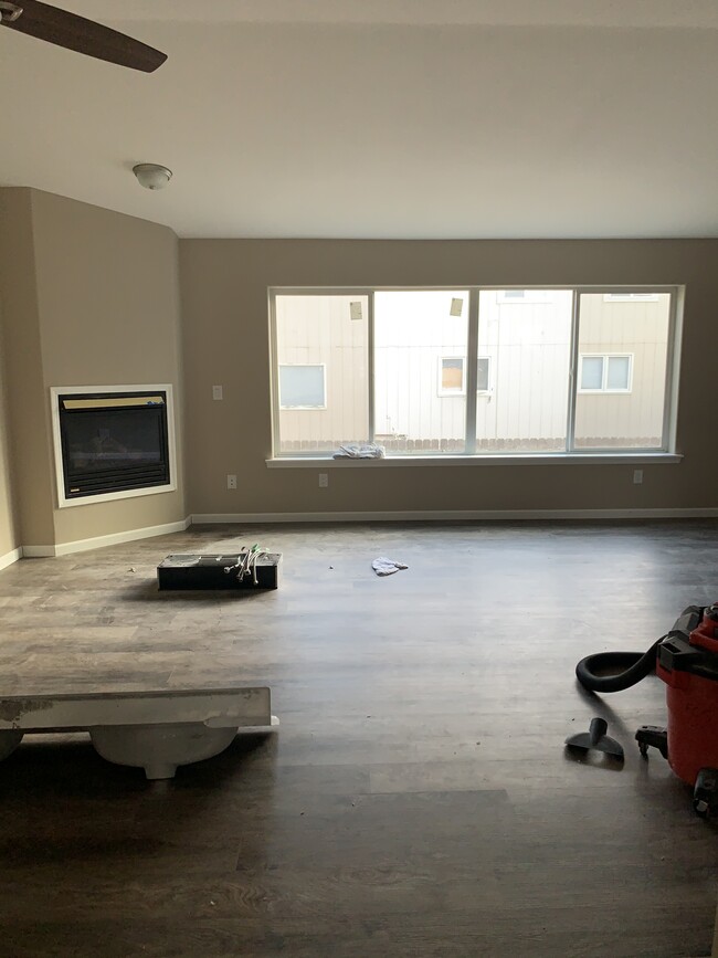Building Photo - 7684 Boundary Ave