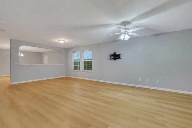 Building Photo - Beautiful Waterfront Property in Lake Shore